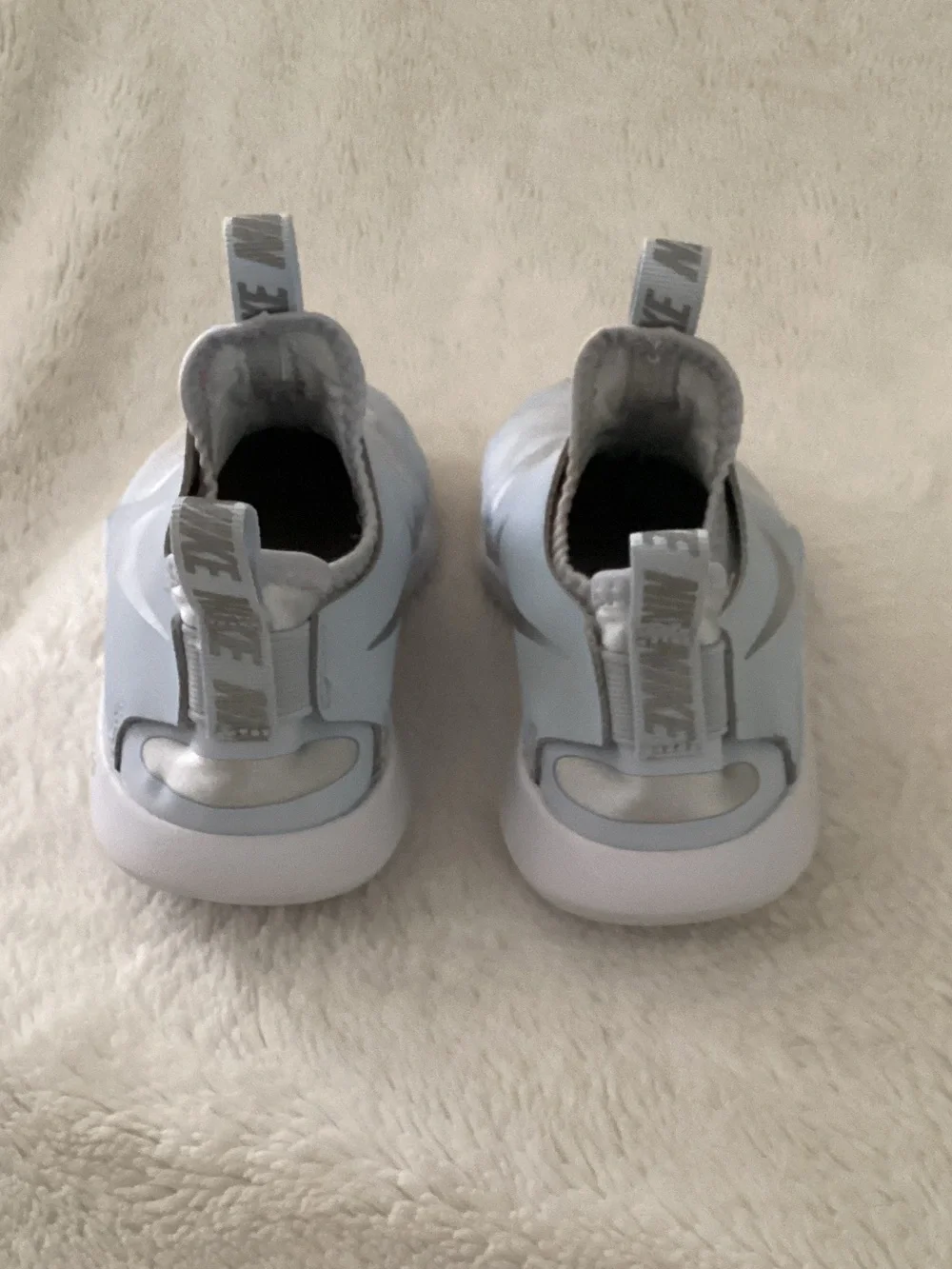 Nike Kids Flex Runner Slip-On Sneakers in Baby Blue & Light Gray Sz 3.5